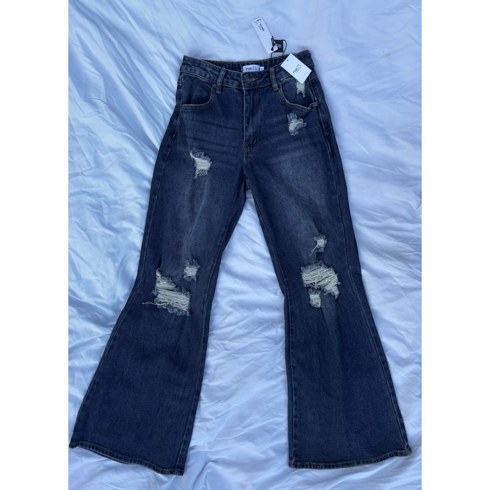 Rue 21, 90's Fit Flare Ripped Jeans Size 3